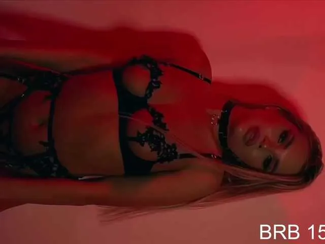 -Dirty-Bitch live room