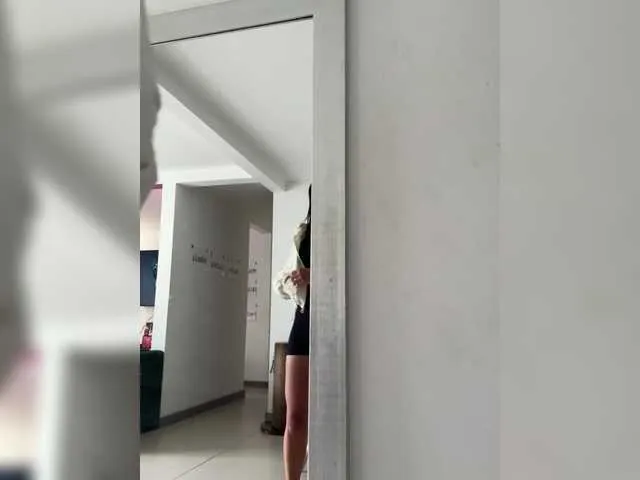 juanita-fox live room