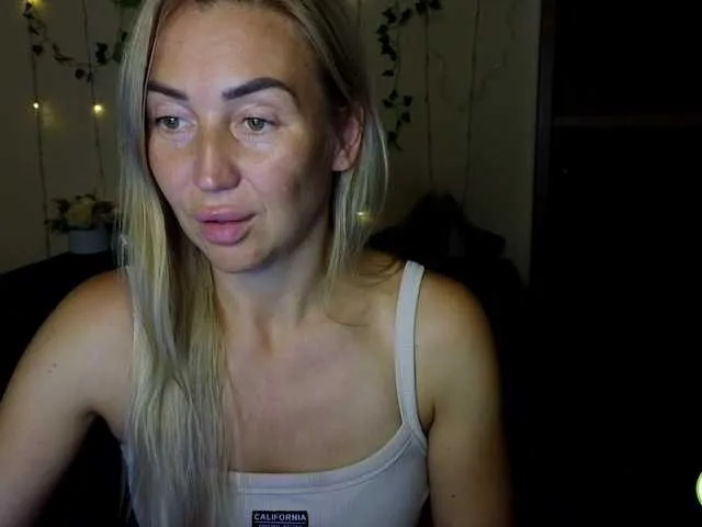 Jullyblondkiss Image 4