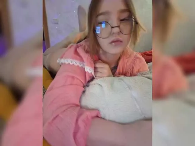 LittleDelora live room