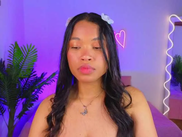 penelope-tay live room