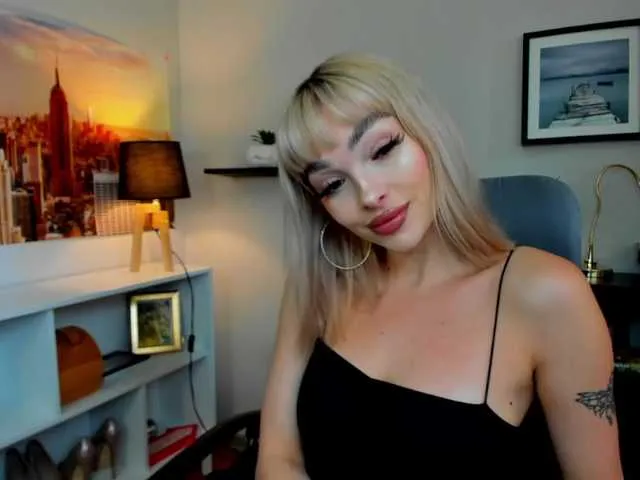 PollyExtasy live room