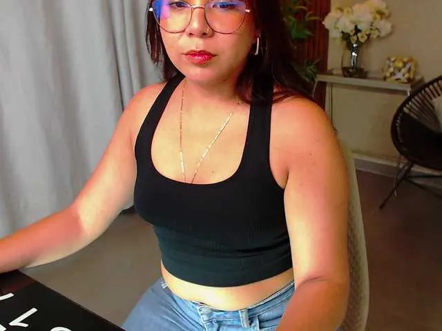 Victoria-Collins live room