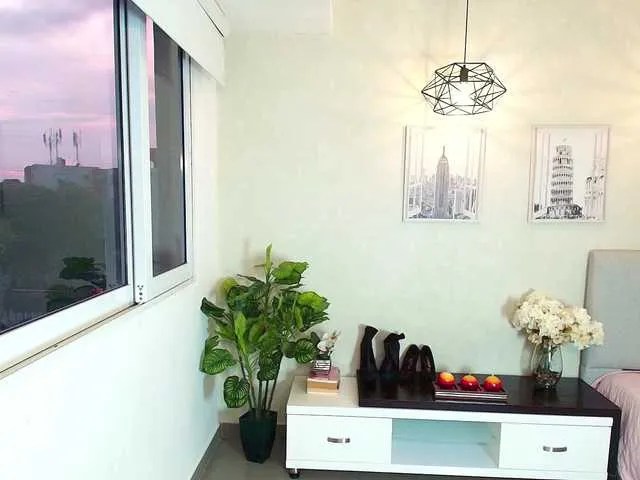 Victoria-Collins Image 9