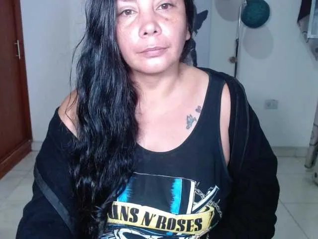 vivian-milf-paint live room