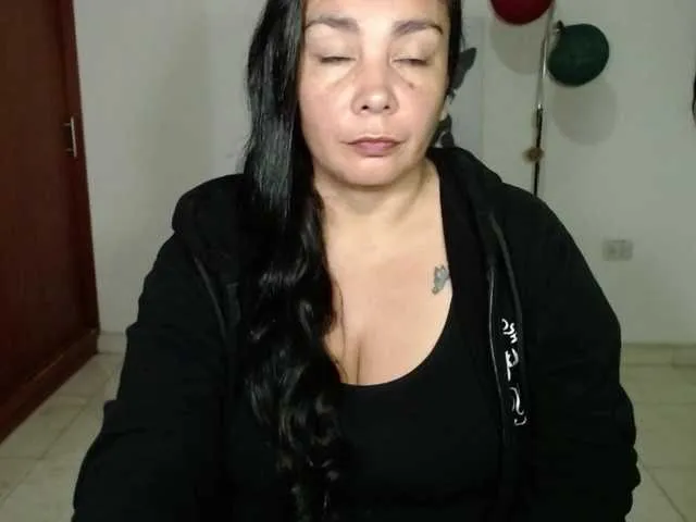 vivian-milf-paint Image 4