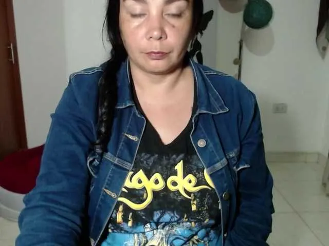 vivian-milf-paint Image 9