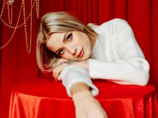 Alyonaqueenn live room