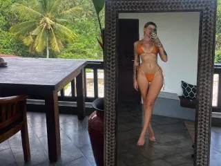 UKRaunchyRobyn live room