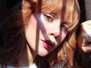 VictoriaDinucci live room